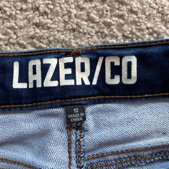 Boys size 10 blue jeans - Picture 3 of 3